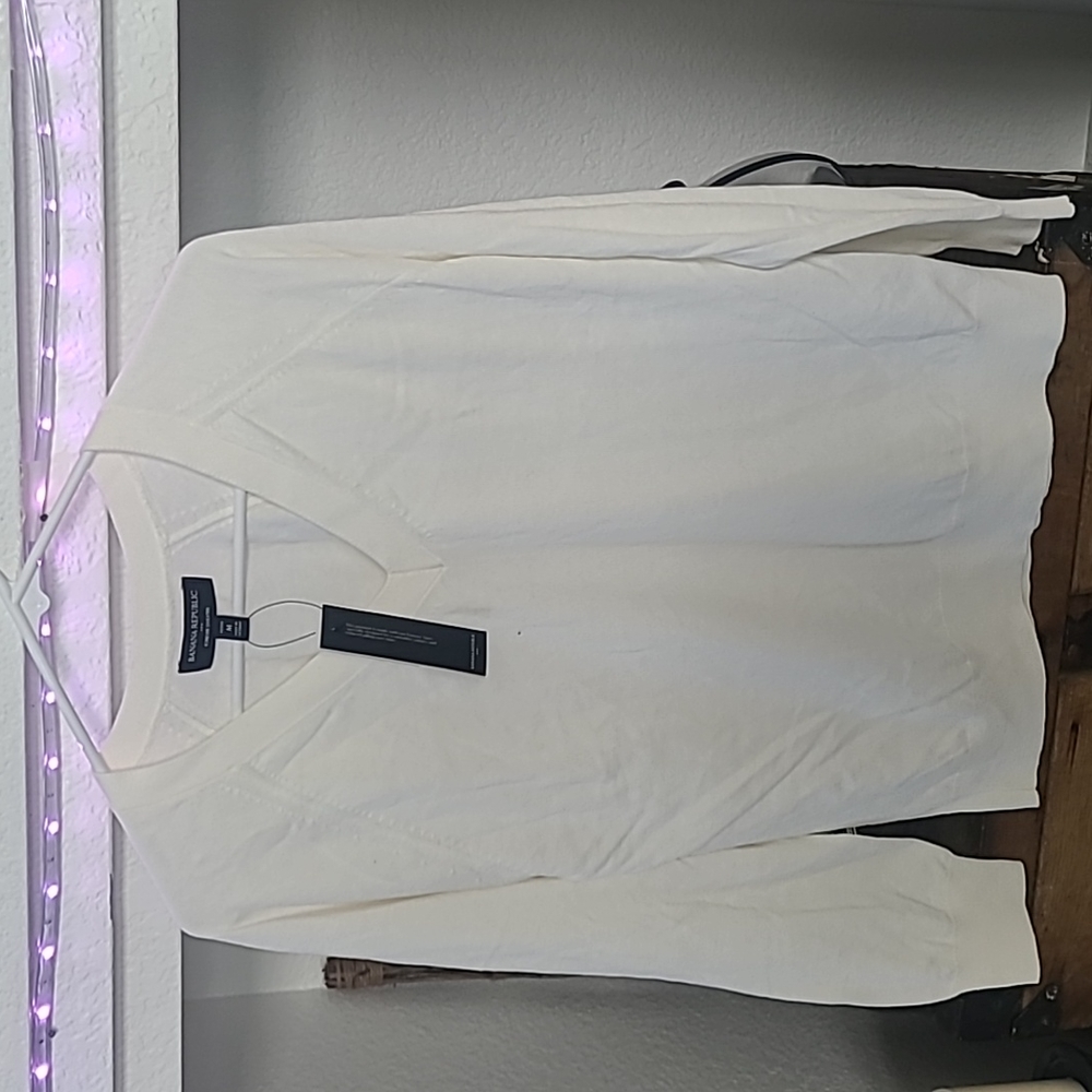 Banana republic cream v-neck sweater